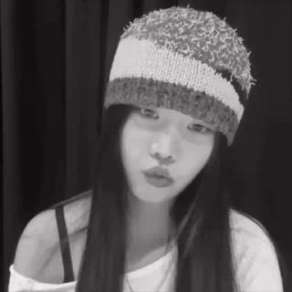 🤩 emoji @dearSoojinn b/w @onlysoojin Telegram sticker 16 of 85