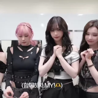 Sticker from aespa|ot4 🤏🏻🤏🏻🤏🏻