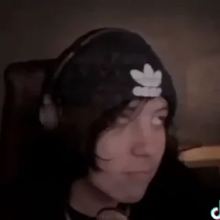 💚 emoji ЭТО ЧО ТАКОЕ Я ЗВОНЮ МАМЕ Telegram sticker 13 of 30