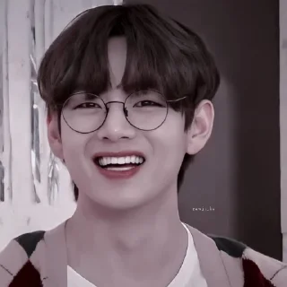 🫀 emoji taehyung  #𝖾𝗌𝗍𝗁𝖾𝗍𝖾 → @sanariex Telegram sticker 8 of 30