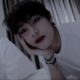 🫀 emoji taehyung  #𝖾𝗌𝗍𝗁𝖾𝗍𝖾 → @sanariex Telegram sticker 3 of 30