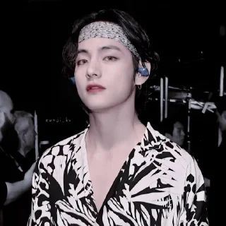🫀 emoji taehyung  #𝖾𝗌𝗍𝗁𝖾𝗍𝖾 → @sanariex Telegram sticker 17 of 30