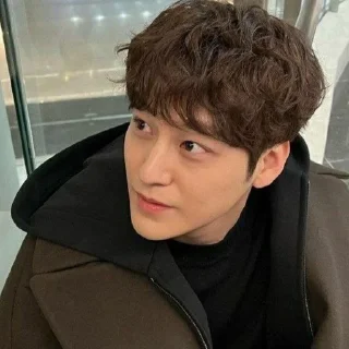 🥰 emoji Ким Сан Бом ☀️ Telegram sticker 8 of 52