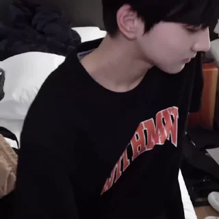 Sticker from триs @mruejungwon