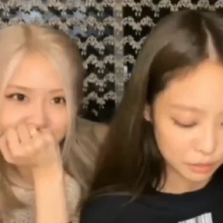 Sticker from 💥 ` jennie and rose ! . << @tt3mn