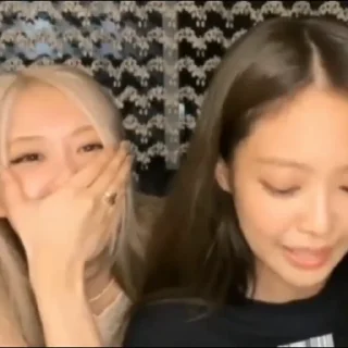 Sticker from 💥 ` jennie and rose ! . << @tt3mn