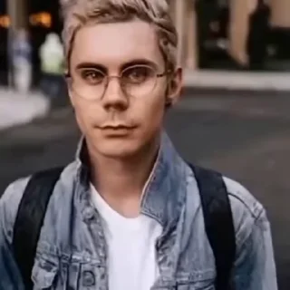 😭 emoji Ян Топлес by @danilichy Telegram sticker 18 of 25