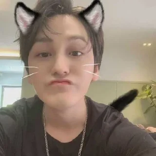 🥰 emoji Ким Сан Бом ☀️ Telegram sticker 4 of 52