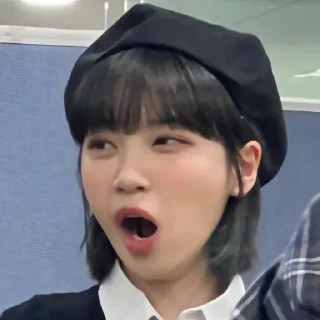 Sticker from (🩹)) chaewon ꒱ @m3ow33