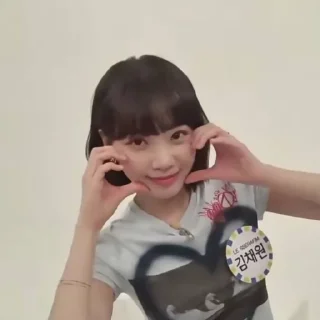 Sticker from (🩹)) chaewon ꒱ @m3ow33