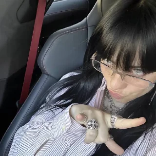 🎤 emoji 𝐁𝐢𝐥𝐥𝐢𝐞 𝐄𝐢𝐥𝐢𝐬𝐡❤️| @suoksiiiopinion Telegram sticker 9 of 120