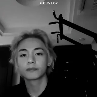 😭 emoji v live tx  @qeenlov ➡️ @Ctikerubot Telegram sticker 10 of 14