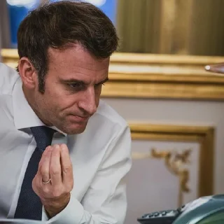 😑 emoji колл центр Telegram sticker 19 of 104