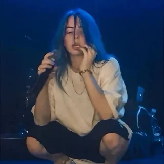 🎤 emoji 𝐁𝐢𝐥𝐥𝐢𝐞 𝐄𝐢𝐥𝐢𝐬𝐡❤️| @suoksiiiopinion Telegram sticker 8 of 120