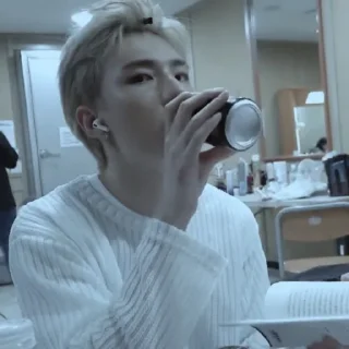 🍻 emoji Hyunjin [stray kids] Telegram sticker 15 of 82