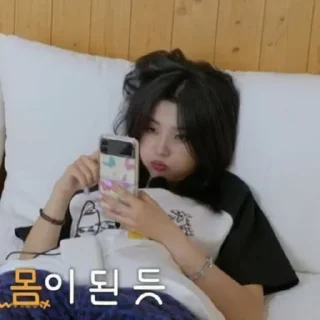 🌟 emoji Soyeon for bs @IloveeSoyeon🤍🕸 Telegram sticker 5 of 120