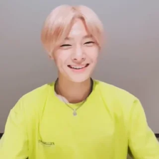 Sticker from 救命. «🫘» jeongin — @amourreque