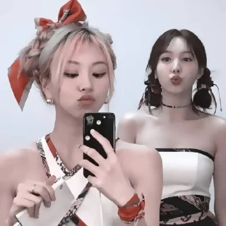 💿 emoji 💿 › nayeon & chaeyoung by @neighborhoodstick Telegram sticker 5 of 40