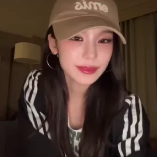 🥰 emoji yeji ' @itzystikerss Telegram sticker 9 of 60