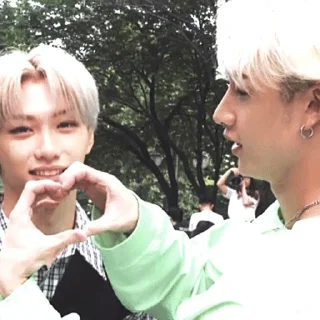 ❤️ emoji Обнимашки Чана <3 Telegram sticker 23 of 37