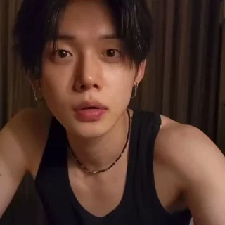 😍 emoji yj live 260608 @YJBG13 ➡️ @Ctikerubot Telegram sticker 10 of 50