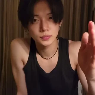 😎 emoji yj live 260608 @YJBG13 ➡️ @Ctikerubot Telegram sticker 21 of 50
