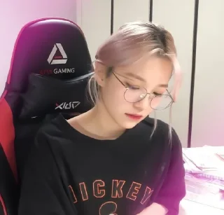Sticker from jiheon @su_axk