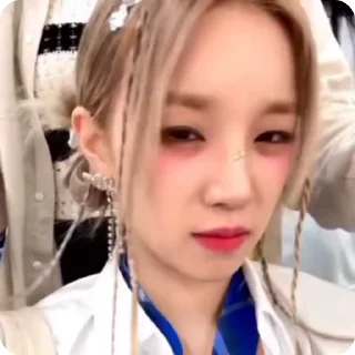 🌟 emoji @HelpCITRO [<Yuqi>] G-idle Telegram sticker 16 of 25