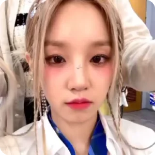 🌟 emoji @HelpCITRO [<Yuqi>] G-idle Telegram sticker 15 of 25