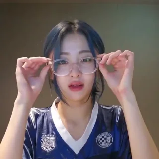 😇 emoji yunjin  @forea11 Telegram sticker 17 of 60