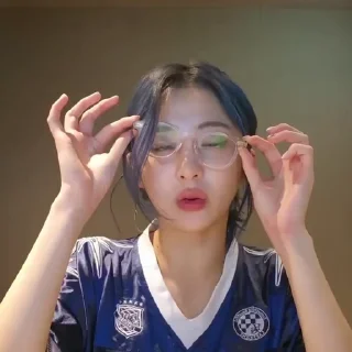 😇 emoji yunjin  @forea11 Telegram sticker 23 of 60