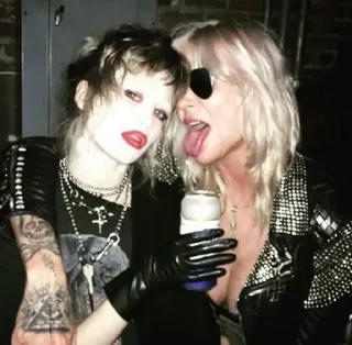 😘 emoji // @crystalcastlesstik Telegram sticker 11 of 21