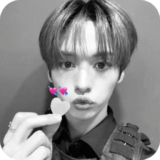 💘 emoji lee know ➡️ @Ctikerubot Telegram sticker 6 of 13