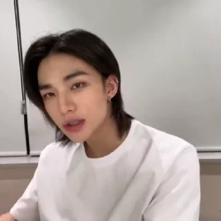Sticker from hyunjin from ››› @kwisskiii