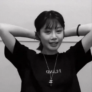 🤩 emoji soojin 3 lives @gidlearrch Telegram sticker 3 of 28