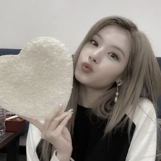 🍥 emoji 🫐Sana:: @moonlightflowers Telegram sticker 11 of 35