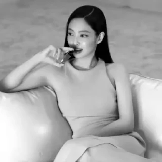 🐾 emoji jennie bw @virtgoddess @lqmnxt Telegram sticker 20 of 120