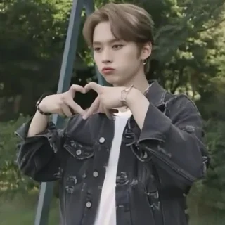 ❤️ emoji жепа болит Telegram sticker 11 of 60