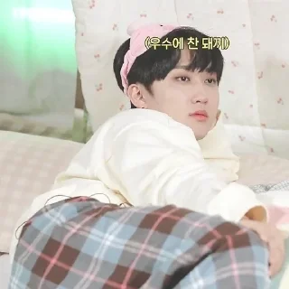 Sticker from 𖤐*٭чанбин!٭*𖤐_sticksoshix