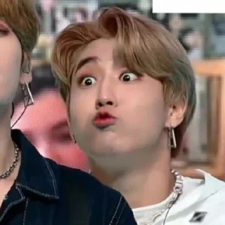 😘 emoji Стрей кидс—как один ходячий мем Telegram sticker 23 of 120