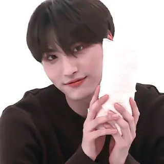 🧣 emoji [🧣]  ;; seonghwa ;; @smstickerr Telegram sticker 7 of 40