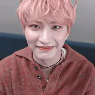 🧣 emoji [🧣]  ;; seonghwa ;; @smstickerr Telegram sticker 21 of 40