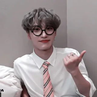 🧣 emoji [🧣]  ;; seonghwa ;; @smstickerr Telegram sticker 6 of 40