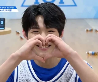 Sticker from produce x 101 by @GrowlX