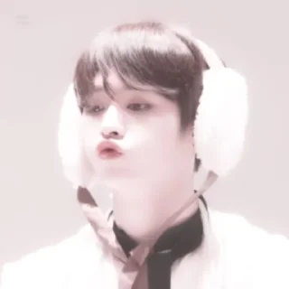 🥺 emoji минхо омежечка🥰🎀🎀 @Stikery4bot Telegram sticker 12 of 23