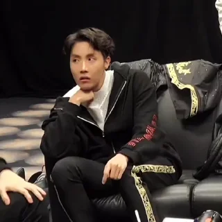 🎞 emoji @JKGNJH я порезался Telegram sticker 14 of 40