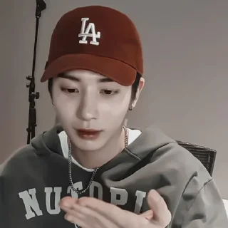 🦾 emoji › 🦾 : taehyun 180222 : @smstickerr Telegram sticker 13 of 40