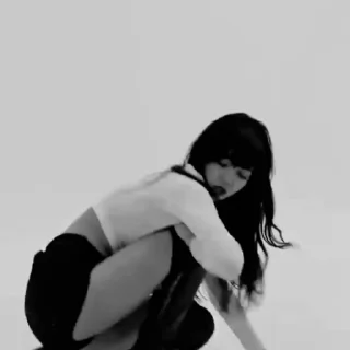 🐾 emoji lisa bw @virtgoddess @lqmnxt Telegram sticker 7 of 100