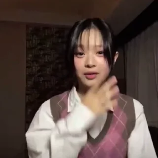 👛 emoji hanni | new jeans @kp0p_stikers Telegram sticker 23 of 35
