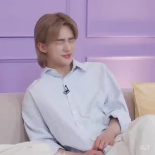 Sticker from !¡Hyunjin by @rokkihelp